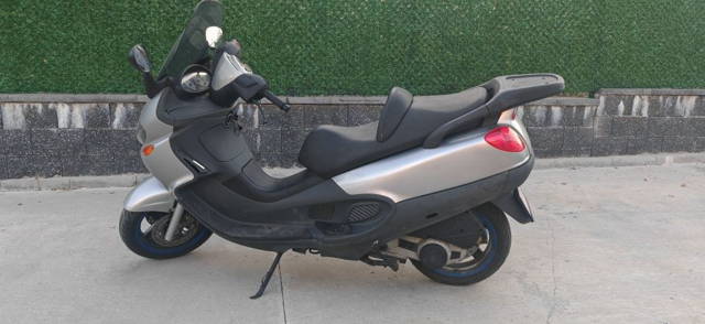 Piaggio x9 se conduce cu B