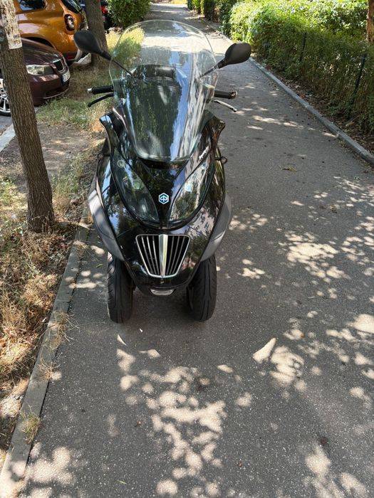 Piaggio mp3 400, se conduce cu categoria B