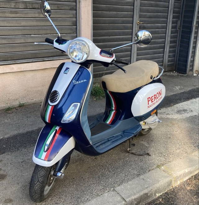 Scuter Vespa 2010, 49cm3, 2000km