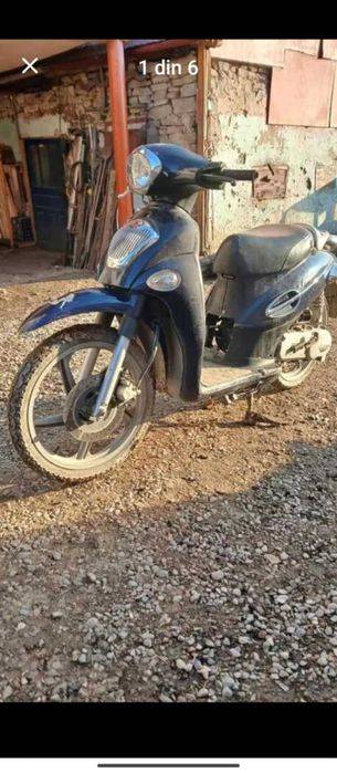 Vand scuter Kymco people