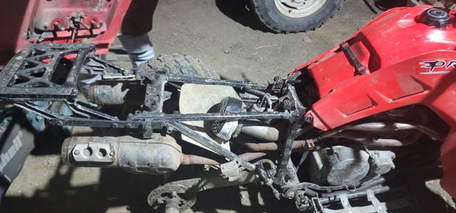 Vând atv 650 honda