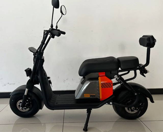 Scuter electric mini pt copii