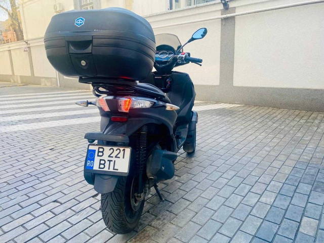 Vand Piaggio Mp3 300 Yourban se conduce cu  permis B