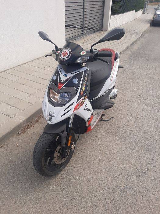 Scuter Aprilia Vespa