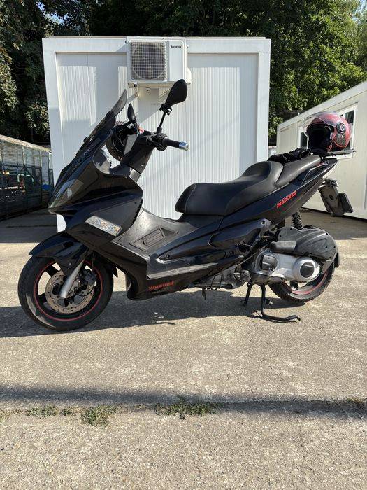 Maxi scuter Gilera nexus 250 in stare f buna