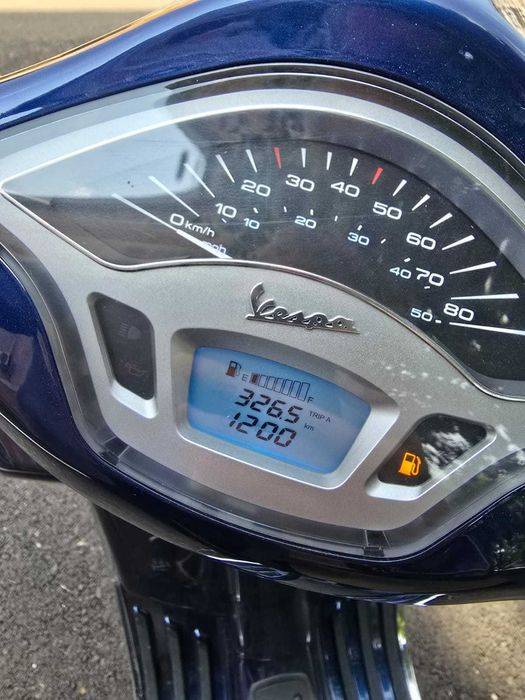 VESPA Primavera 50cc - se conduce FARA CARNET!