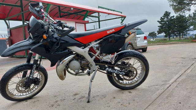 Supermoto Malaguti Mbk x limit,80 cc ,nu cross Yamaha, nu Honda,nu 125
