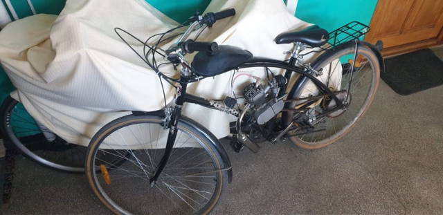 Bicicleta cu motor pe benzina