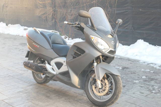 Pret de iarna ! Malaguti Spider Max  GT500 (gen t max / burgman )