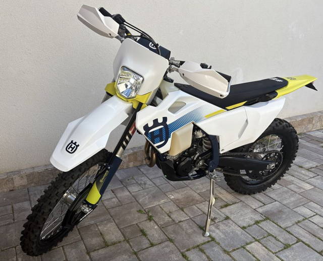 Motocicleta Husqvarna FE 350 2024 5 ore de functionare