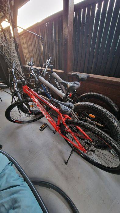 Vând 3 biciclete noi !