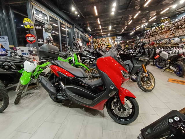 Yamaha NMax 125 + topbox+parbriz-se conduce cu B-stoc EST BIKE Campina