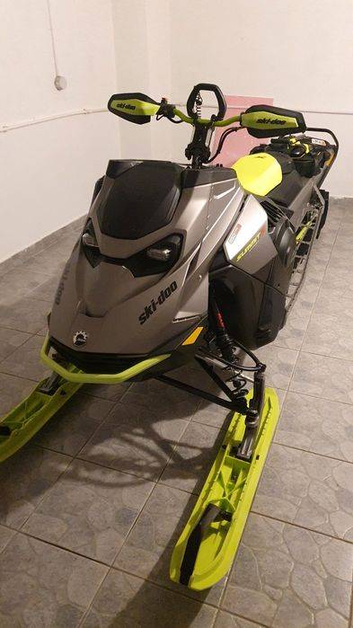 Snowmobil Ski-Doo Summit X Expert 850 Turbo R  165 Schimb