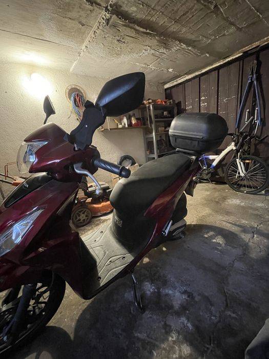 Vand scuter honda vision 110cc usor negociabil
