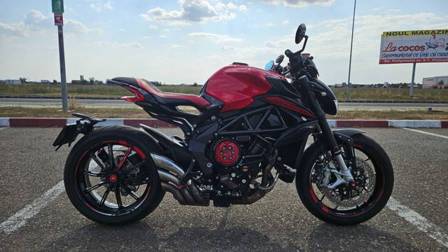 MV Agusta Dragster Rosso mai frumoasă și mai exclusivistă ca un Ducati