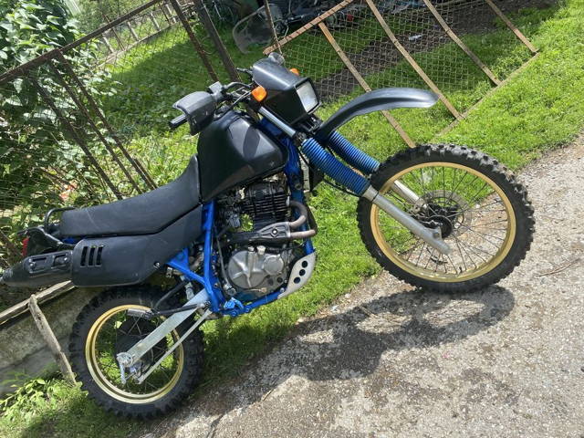 Vînd cross suzuki dr 600 negociabil