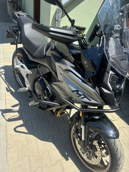 CF moto MT700 motocicleta