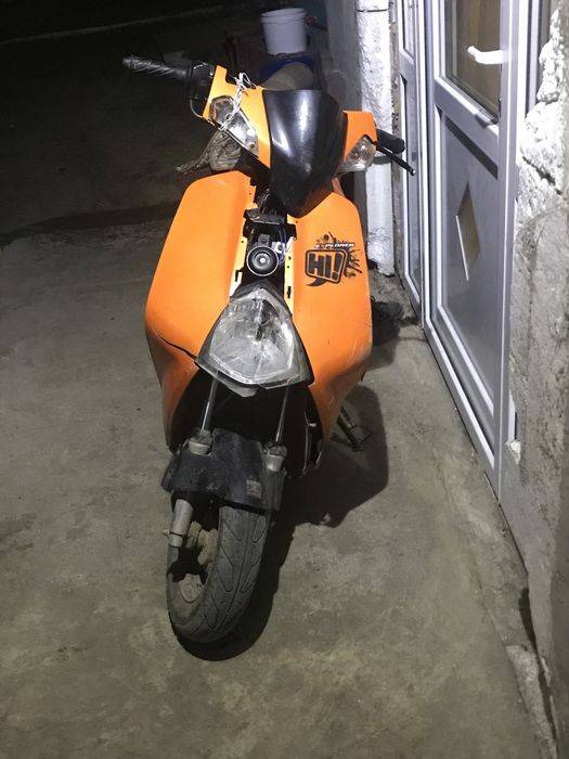 Vand scuter explore 49 cc 1700 lei sau schimb