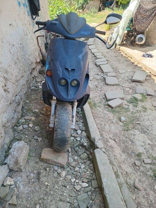 Vând malaguti f12 550 neg