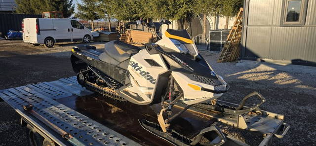 Snowmobil Ski-doo Summit 800R Etec 2012 154