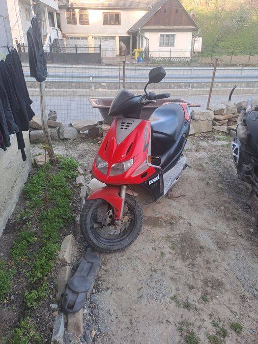 Vând scuter aprilia SR și un rally