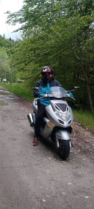 Vând scuter kimco cu acte
