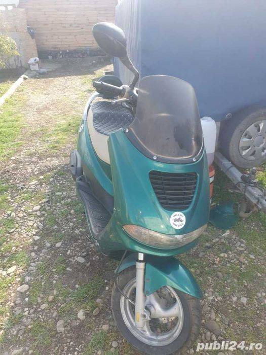 Peugeot Elyseo 100CC2T editie Roland Garros