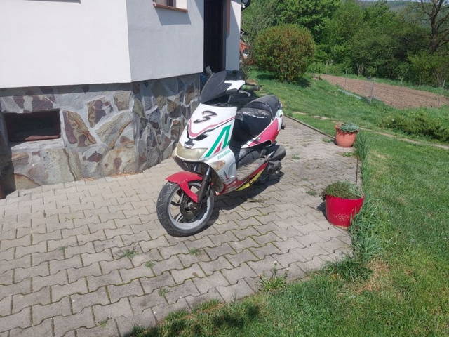 Moped aprilia de 125
