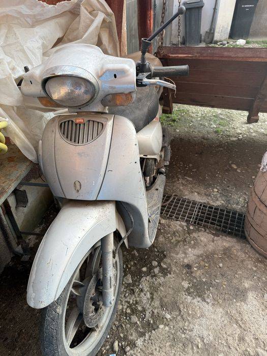 Vand scuter aprilia scarabeo