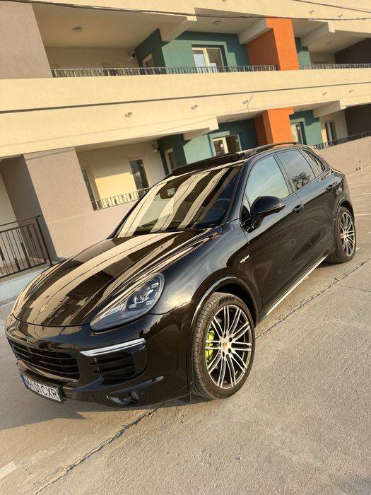 Porsche Cayenne S Hybrid Tiptronic S interior rosu