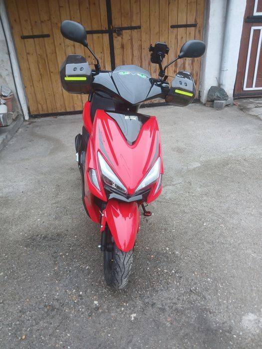 Scuter pe benzina 49cc limitat 45 km  nou 2024  8 km in bord
