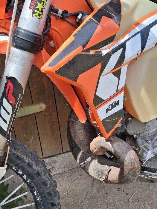 Vând KTM 300 EXC ,2 timpi ,într-o stare foarte bună!