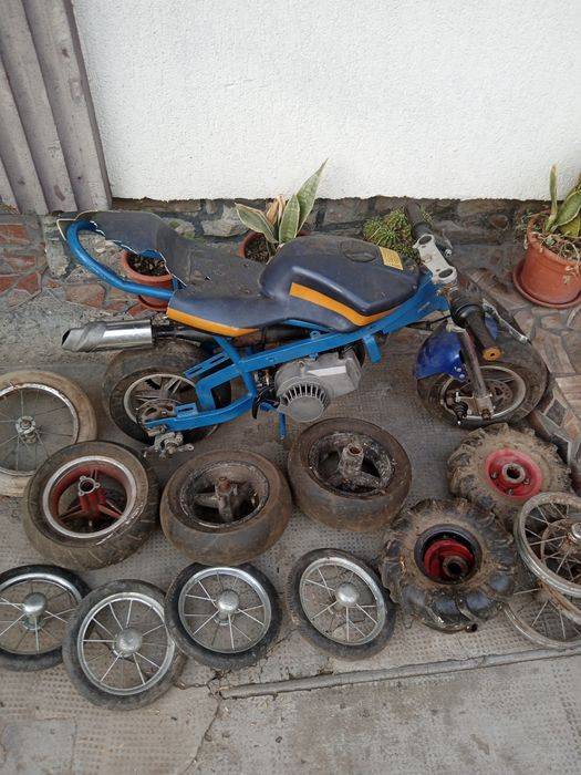 Moto copii cu motor original în stare bună de funcționare+ roți de sch