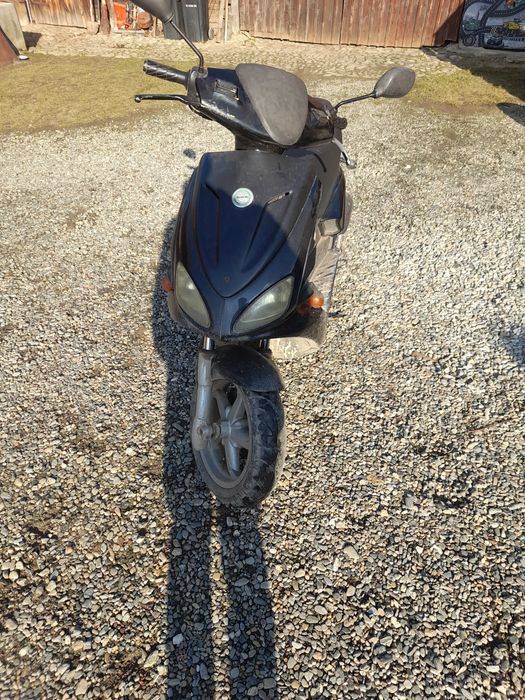 Vând scuter Benelli velvet 125cc