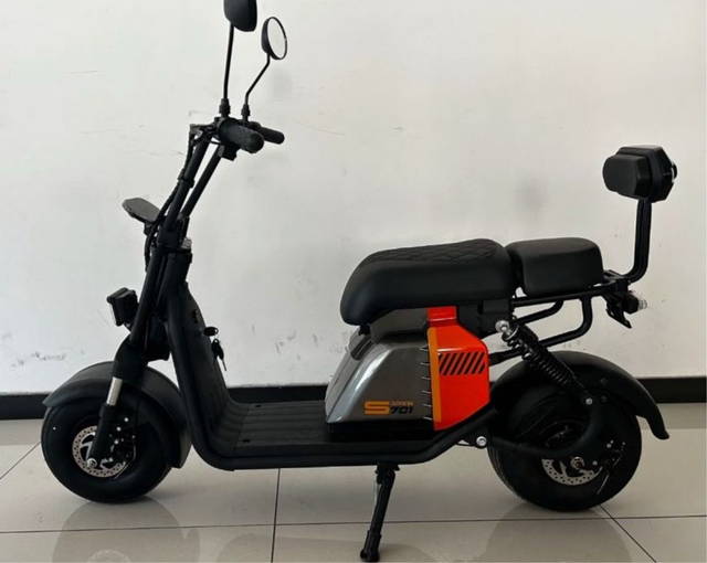 Scuter electric mini de copii