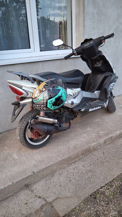 Vând scuter de 50 ccm