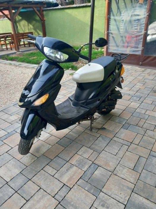 Scuter pe benzina in 4timpi 50cc