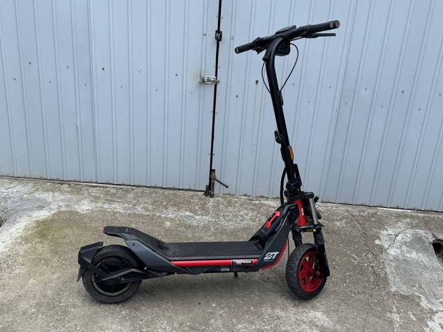 Vând trotinetă electrică SEGWAY  ZT3 PRO