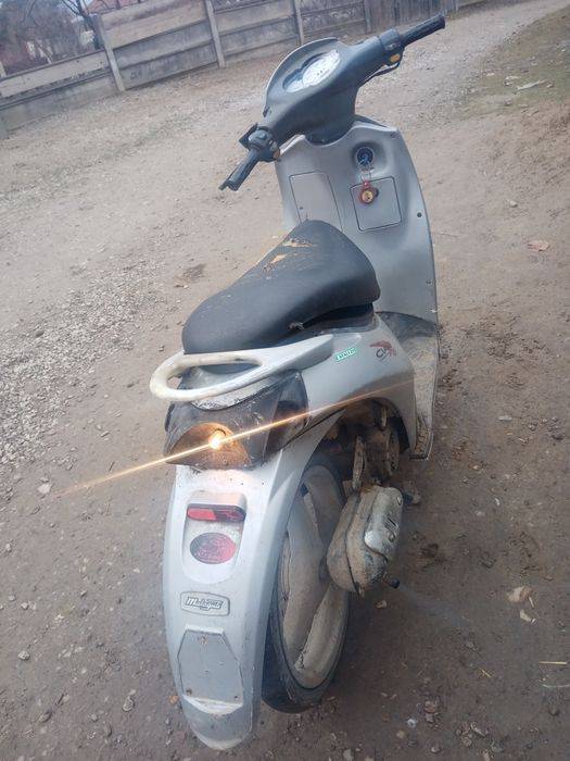 Vând scuter malaguti