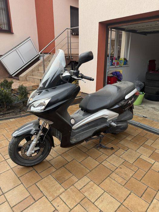 Scuter TGB motor 300