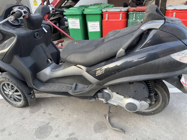 Vand piaggio mp3 model 250i