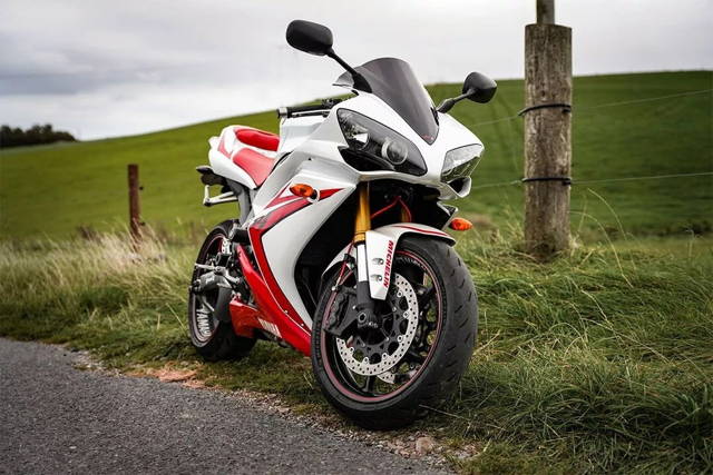 Dezmembrez Yamaha YZF R1 1007 2008 RN19