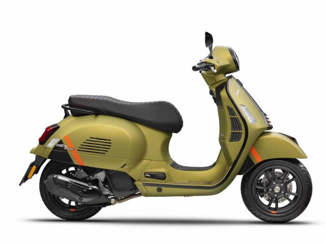 Vespa 300 GTS SS Olive Green