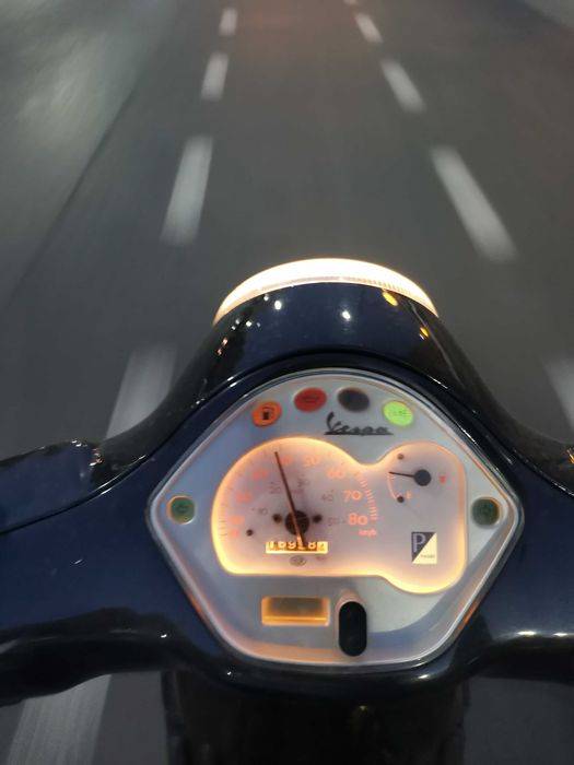 scuter Vespa LX50