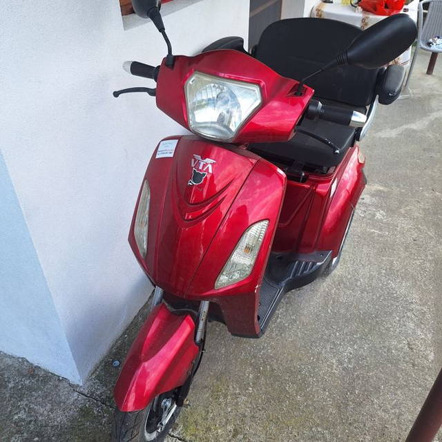 Vând Moped electric