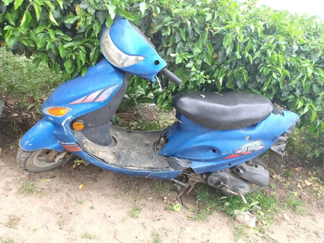 Vând scuter 4t 80cc 700 lei