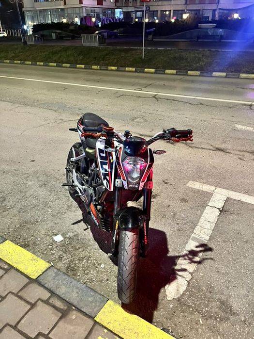 Vând KTM Duke 125 An 2013