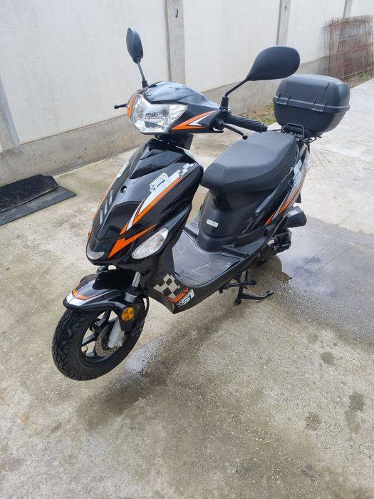 Scuter/Moped benzina 25 km/h