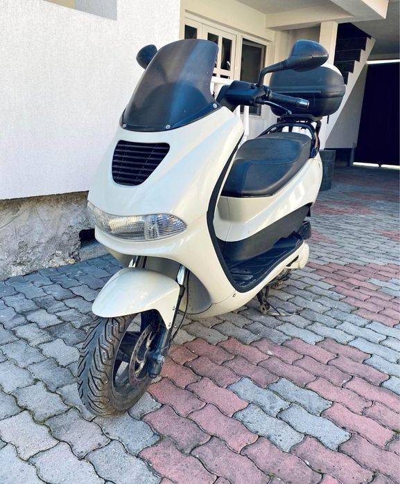 Vând scuter 125 cmc