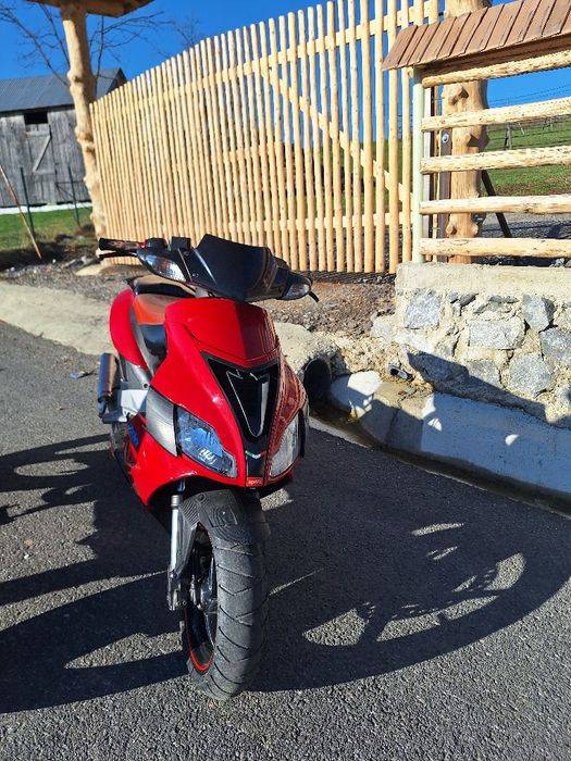 Vând Aprilia Sr 50 R Factory (Cu motorizare piaggio)